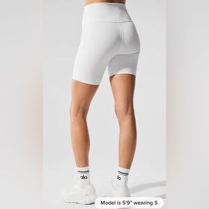 Alo Yoga Vapor Short, womens XS, NEW!